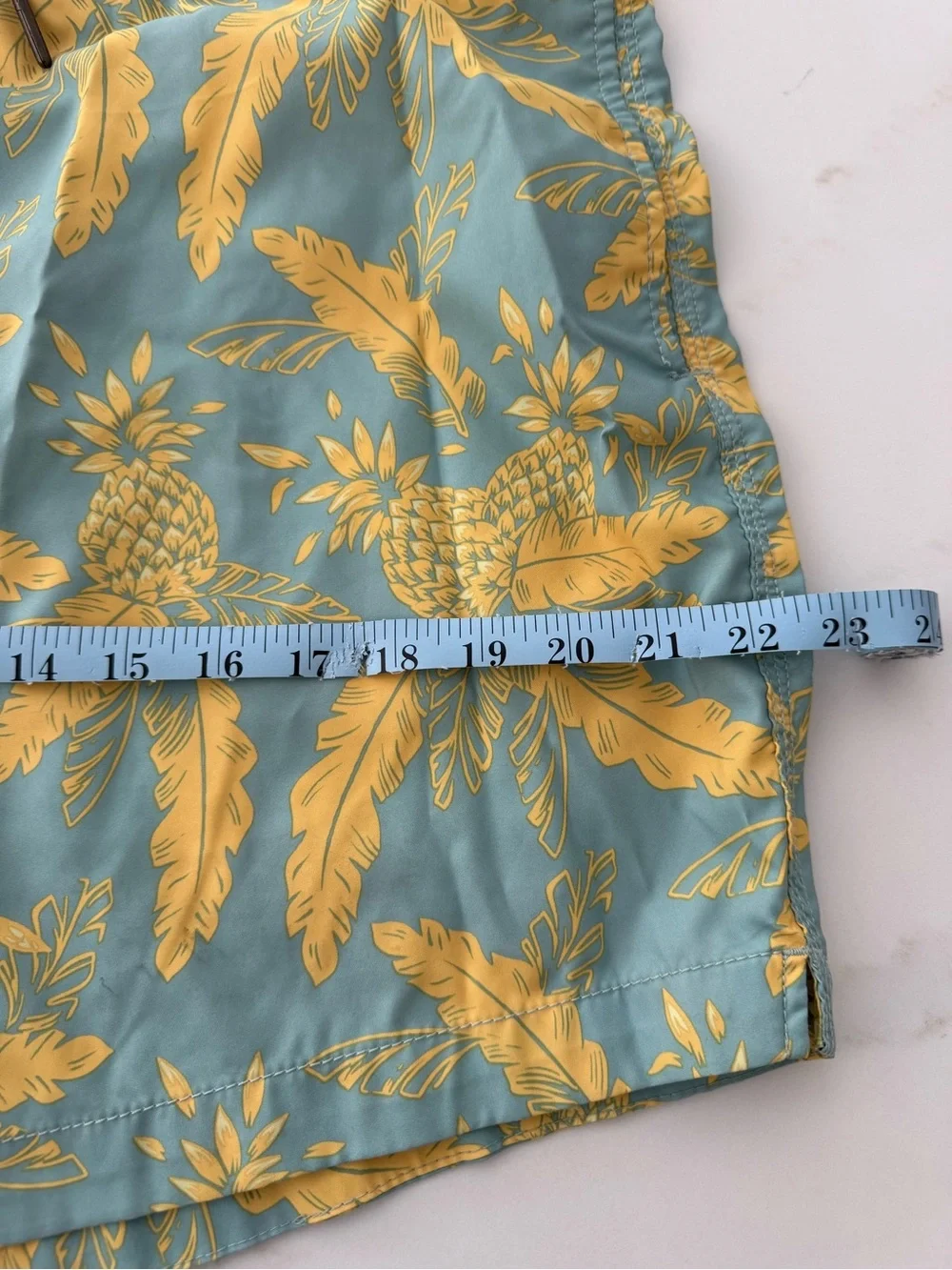 Abercrombie & Fitch Men’s Yellow Pineapple Print Shorts on Teal Size: XL Stretch